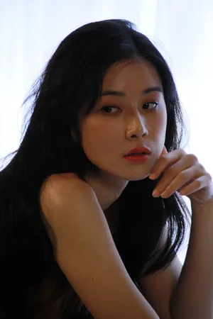 李宝英CosmopolitanKorea四月刊拍摄花絮照图片