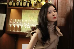 李宝英CosmopolitanKorea四月刊拍摄花絮照图片_7