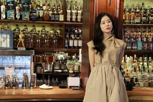 李宝英CosmopolitanKorea四月刊拍摄花絮照图片_10