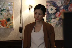 李宝英CosmopolitanKorea四月刊拍摄花絮照图片_16