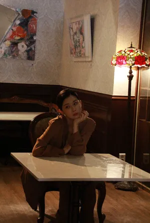 李宝英CosmopolitanKorea四月刊拍摄花絮照图片_17
