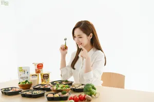 朴敏英白色衬衣清爽广告图片_6