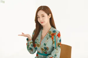 朴敏英深V碎花裙广告图片_4