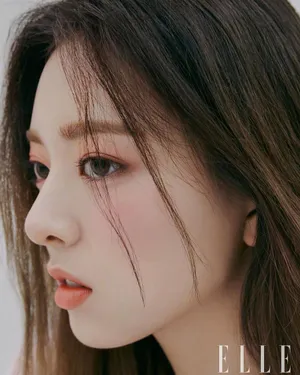 韩国女团ITZY杂志封面写真_7