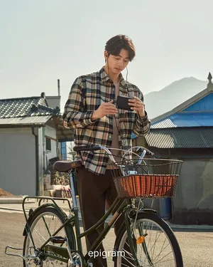 孔刘2020最新杂志写真图片_10