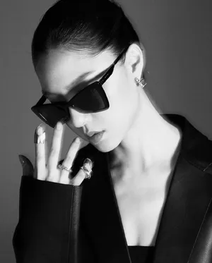 徐智慧allureKorea四月刊封面写真_7