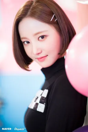 妍雨气质短发魅力性感写真