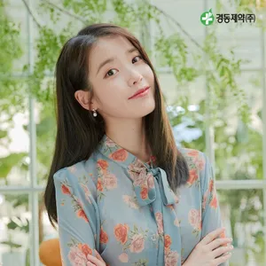 IU优雅甜美春天写真图片