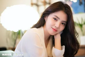 韩素希优雅知性写真图片_9