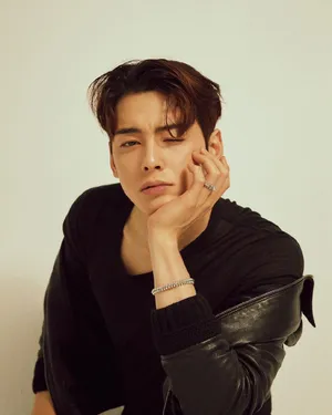 车银优MarieClaireKorea5月刊封面写真_6