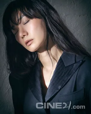 裴斗娜时尚封面写真图片_2