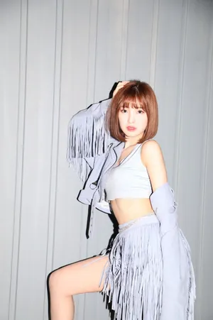 OHMYGIRL时尚性感写真图片_3