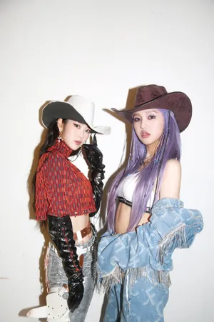 OHMYGIRL时尚性感写真图片_9