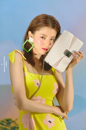 韩素希时尚杂志性感写真