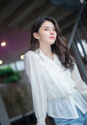 韩素希端庄气质性感图片_2