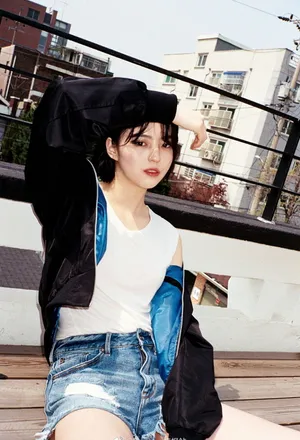 韩素希清爽短发性感写真图片_6