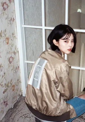 韩素希清爽短发性感写真图片_9