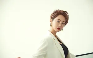 高俊熙女人味短发性感写真图片