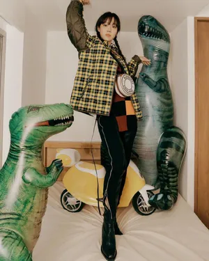 孔孝真复古色调大片写真图片第1张