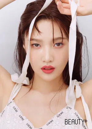 朴秀荣美妆画报性感写真图片_8