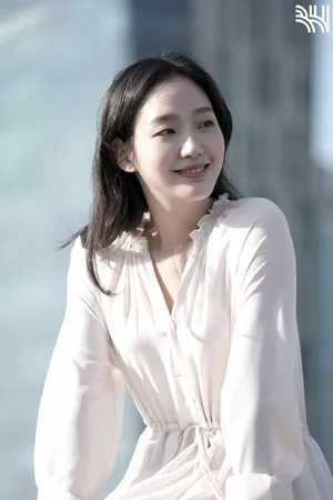 金高银秀气迷人甜美照片
