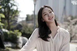 金高银秀气迷人甜美照片_9