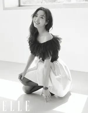 金高银百变风格性感写真图片_2