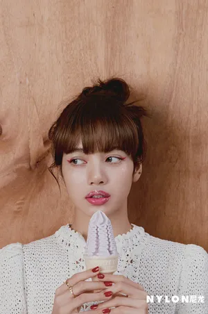 Lisa性感撩人时尚写真大片