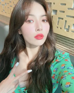 金泫雅绿裙美艳自拍图片_4