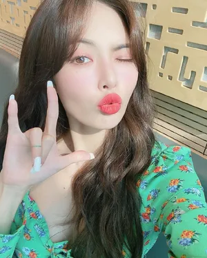 金泫雅绿裙美艳自拍图片_5