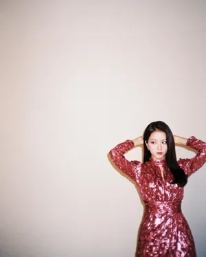 金智秀玫瑰亮片礼服写真图片_3