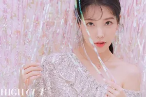 IU李知恩粉嫩梅花妆写真图片_5