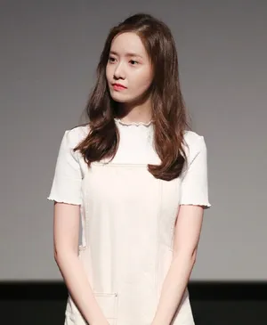 林允儿清新少女风写真图片_4