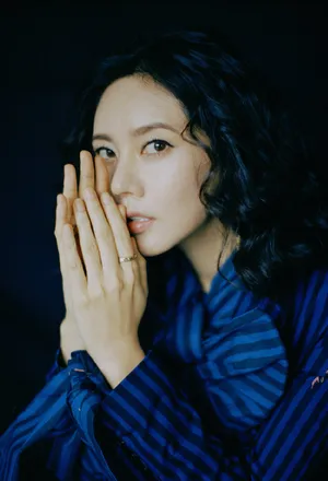 秋瓷炫优雅知性写真图片