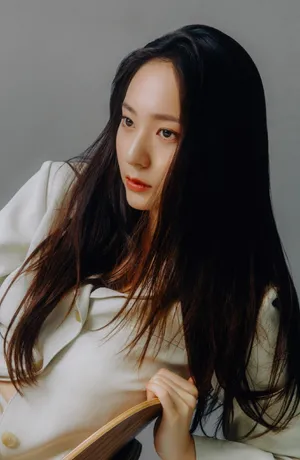 郑秀晶黑白简约气质写真图片_3