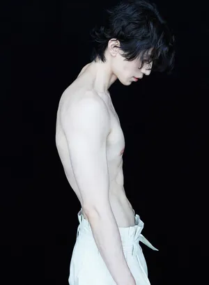 李栋旭性感黑白大片写真图片_4