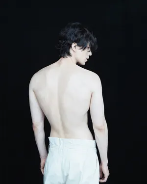 李栋旭性感黑白大片写真图片_6