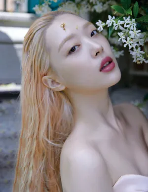 雪莉诱人事业线性感湿发写真_9