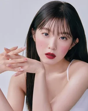裴珠泫美妆画报写真图片