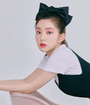 裴珠泫美妆画报写真图片_2