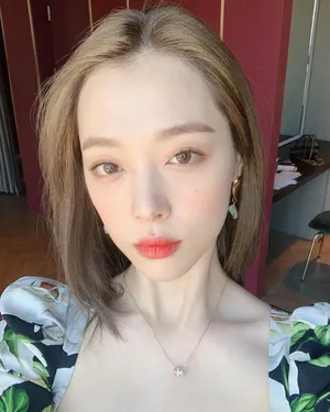 雪莉低胸裙大胆自拍照图片_7