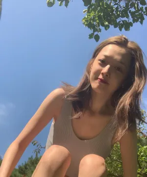 韩国女星崔雪莉生活照图片_2