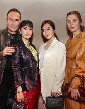 郑秀妍全白LOOK巴黎时装周图片_8