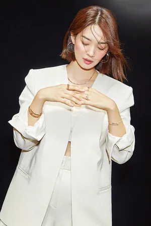 申敏儿性感妩媚写真图片_3