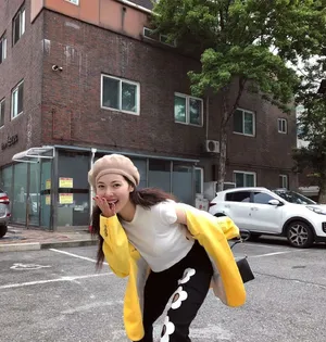 泫雅秋日街拍照图片