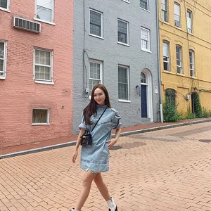 郑秀妍甜美性感街拍图片第1张