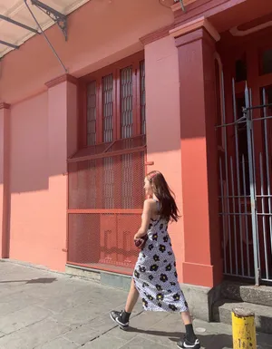 郑秀妍甜美性感街拍图片_5