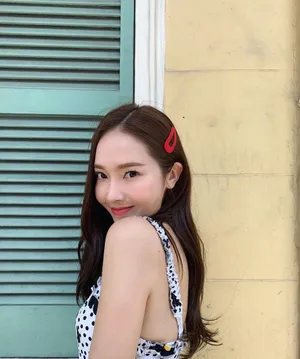 郑秀妍甜美性感街拍图片_7