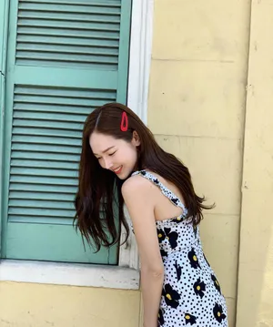 郑秀妍甜美性感街拍图片_8