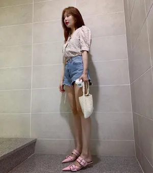 金泫雅牛仔短裤细长美腿性感图片_5